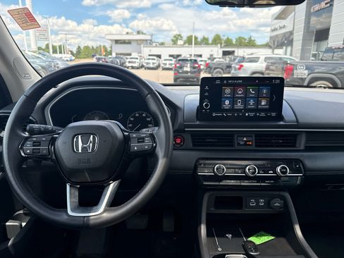 Used 2025 Honda Pilot Touring image 15