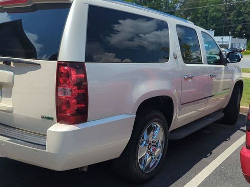 Used 2010 Chevrolet Suburban LTZ AWD/4WD image 4