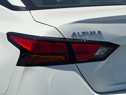 Used 2019 Nissan Altima 2.5 S FWD image 13