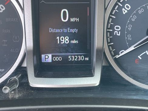 Used 2021 Toyota Tacoma SR5 AWD/4WD image 3