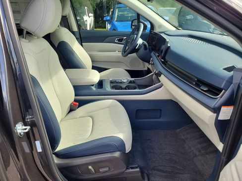 New 2026 Kia Carnival EX FWD image 7