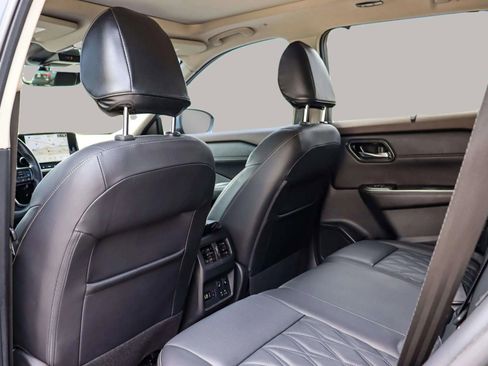 Used 2022 Nissan Rogue Platinum w/ Head-Up Display Package image 25