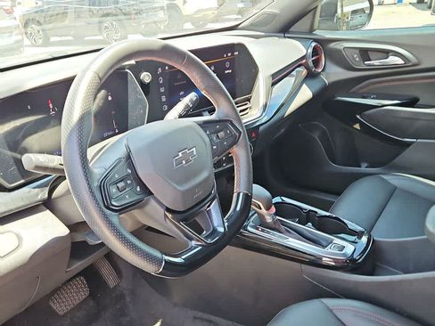 Used 2025 Chevrolet Trax RS w/ Sunroof Package FWD image 10