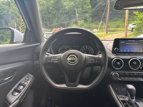 Used 2025 Nissan Sentra S FWD image 28