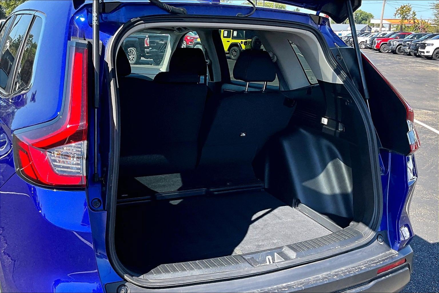 Used 2025 Honda CR-V EX image 19