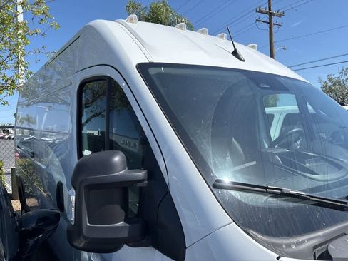 Used 2025 RAM ProMaster 2500 w/ Convenience Group FWD image 4