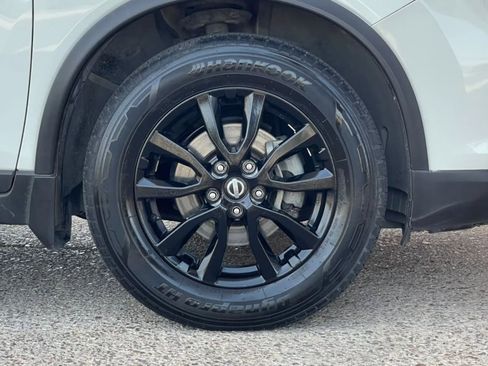 Used 2017 Nissan Rogue SV image 54