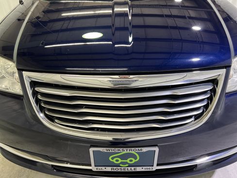 Used 2014 Chrysler Town & Country Touring w/ Trailer Tow Group image 4