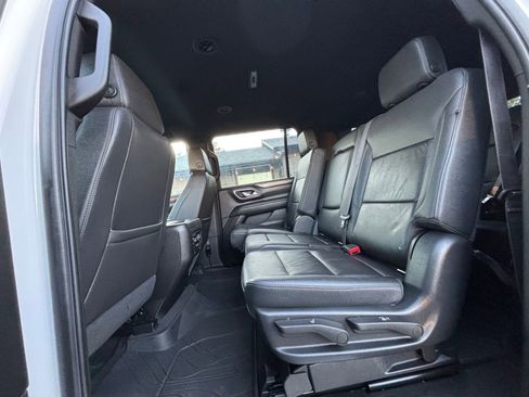 Used 2022 Chevrolet Suburban LT w/ Luxury Package image 19