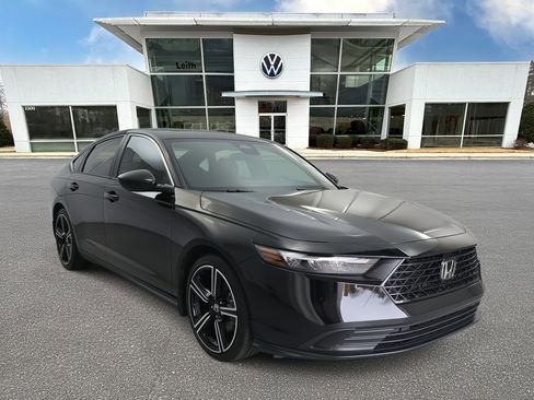 Used 2025 Honda Accord Sport image 1