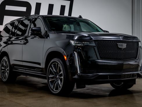 Used 2021 Cadillac Escalade Sport Platinum w/ LPO, ONYX Package image 26