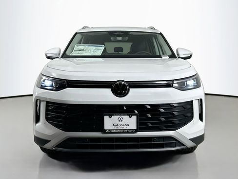 New 2026 Volkswagen Tiguan SE image 2