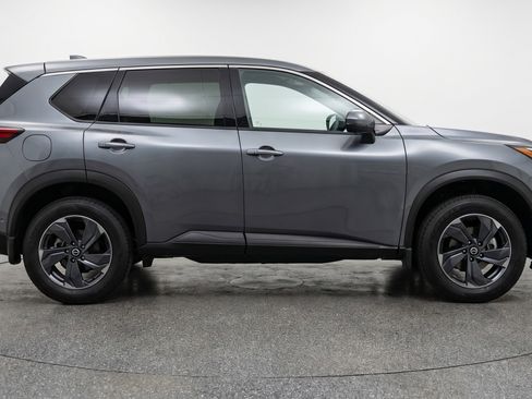 Used 2025 Nissan Rogue SV AWD/4WD image 11