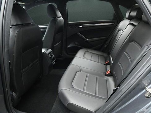 Used 2021 Volkswagen Passat 2.0T R-Line image 14