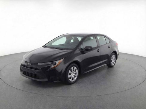 Used 2025 Toyota Corolla LE image 1