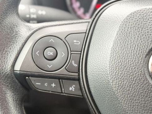 Used 2025 Toyota RAV4 XLE FWD image 21