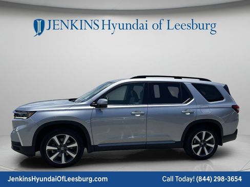 Used 2023 Honda Pilot Touring image 10