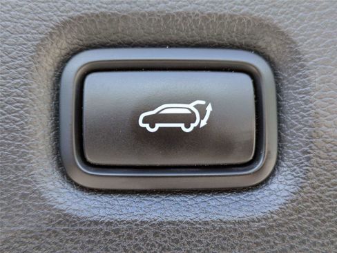 Used 2019 Hyundai Santa Fe FWD image 16