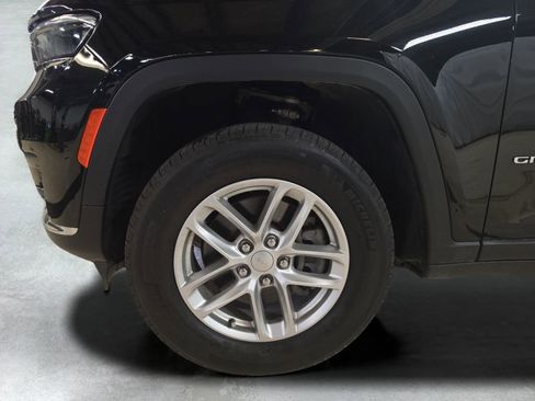 Certified 2025 Jeep Grand Cherokee L Laredo AWD/4WD image 26