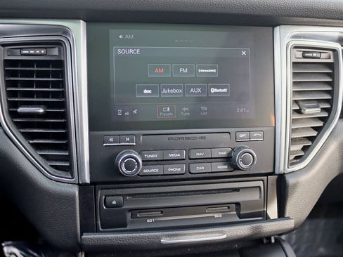 Used 2018 Porsche Macan Sport Edition image 19