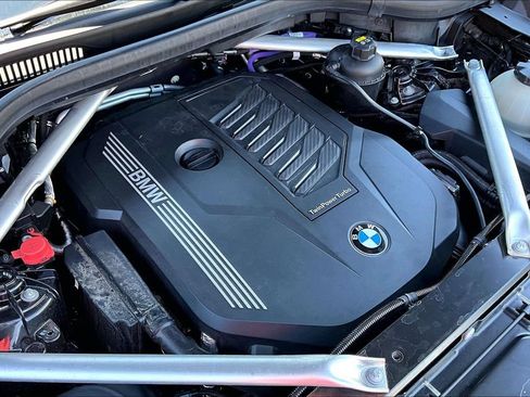 Used 2022 BMW X5 xDrive40i w/ Premium Package AWD/4WD image 32