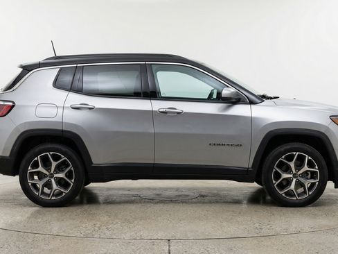 Used 2025 Jeep Compass Limited image 11