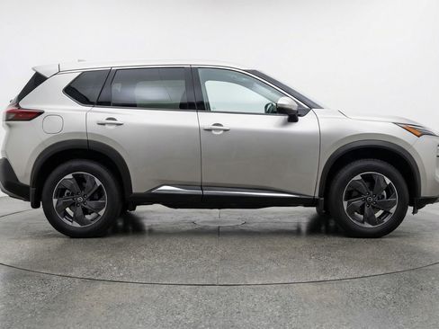 Used 2025 Nissan Rogue SV image 11