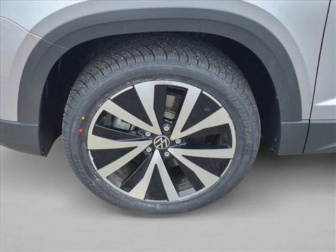 Used 2022 Volkswagen Taos SE FWD image 9