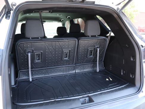 Used 2023 Chevrolet Traverse LT FWD image 24