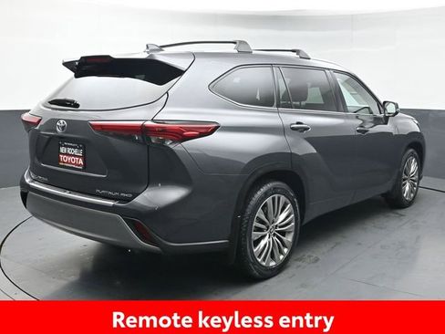 Used 2023 Toyota Highlander Platinum AWD/4WD image 7