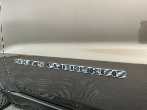 Used 2017 Jeep Grand Cherokee Limited AWD/4WD image 30