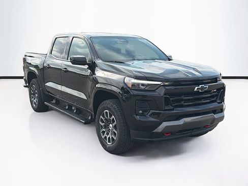 Used 2024 Chevrolet Colorado Z71 w/ Z71 Convenience Package 2 AWD/4WD image 3