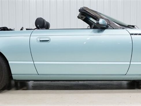 Used 2002 Ford Thunderbird RWD image 2