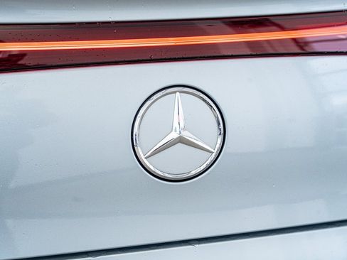 Used 2023 Mercedes-Benz EQE 500 4MATIC Sedan image 27