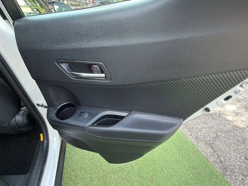 Used 2020 Toyota C-HR XLE FWD image 20