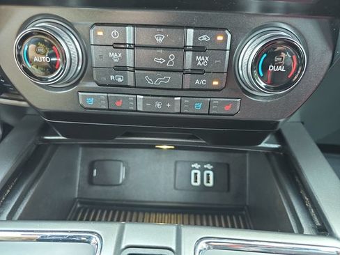 Used 2016 Ford F150 Lariat w/ Equipment Group 502A Luxury AWD/4WD image 24