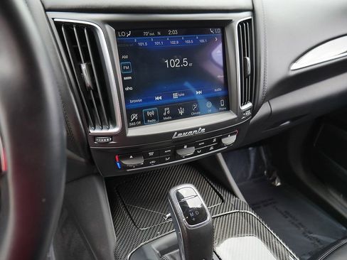 Used 2019 Maserati Levante GranLusso AWD/4WD image 34