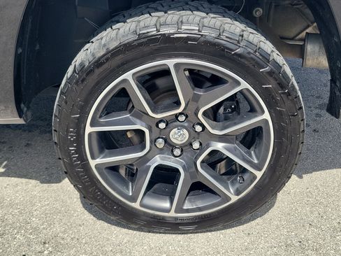 Used 2019 RAM 1500 Laramie AWD/4WD image 30