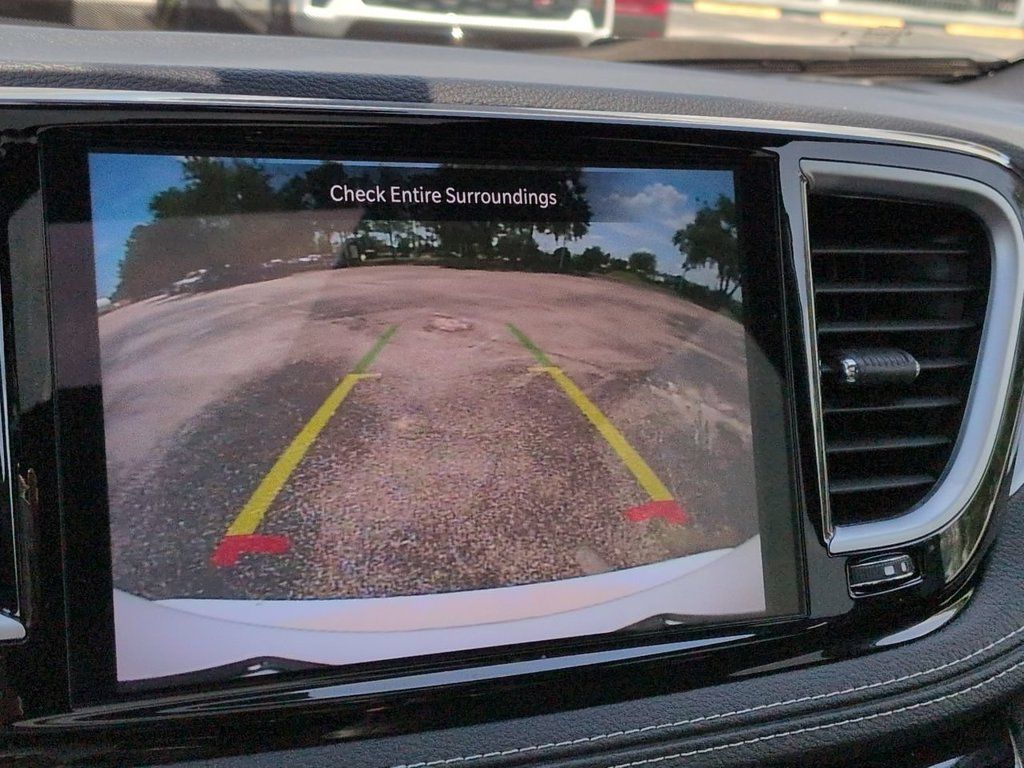 Used 2026 Chrysler Pacifica Limited FWD image 21