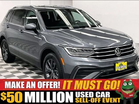 Used 2023 Volkswagen Tiguan SE FWD image 1