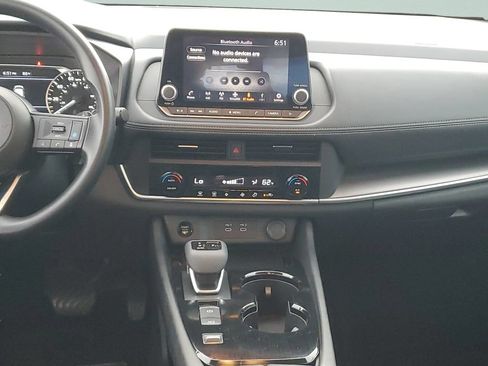 Used 2024 Nissan Rogue SV FWD image 15