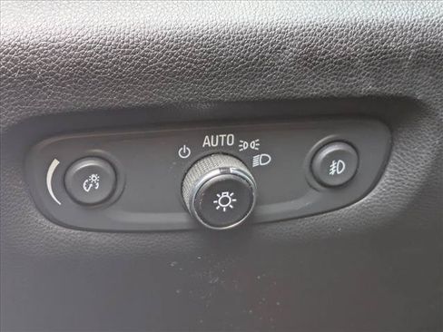 Used 2020 Chevrolet Traverse LT FWD image 20