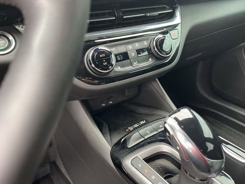 Used 2025 Buick Envista Sport Touring w/ Convenience I Package FWD image 22