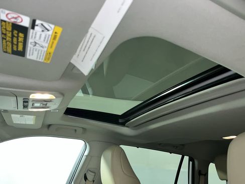 Used 2023 Toyota Highlander XLE image 23