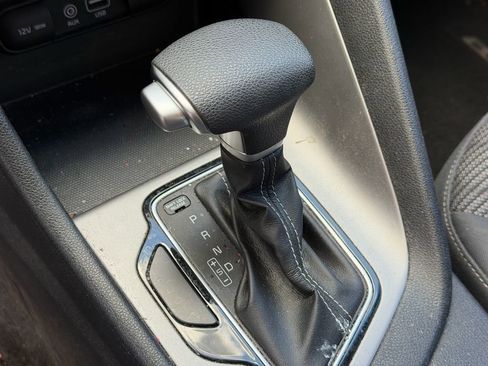 Used 2018 Kia Niro LX FWD image 12