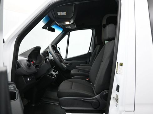 Used 2024 Mercedes-Benz Sprinter 2500 image 9