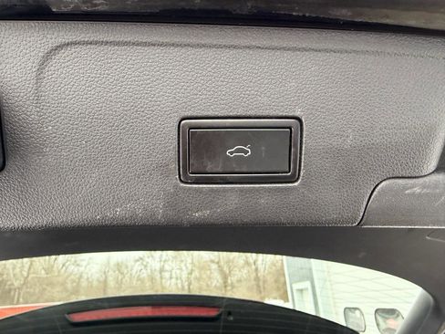 Used 2020 Volkswagen Atlas Cross Sport SEL Premium image 15