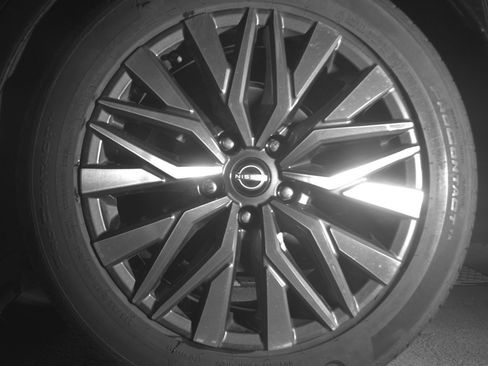 Used 2025 Nissan Altima 2.5 SV FWD image 14