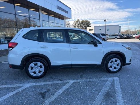 Used 2023 Subaru Forester Base image 9