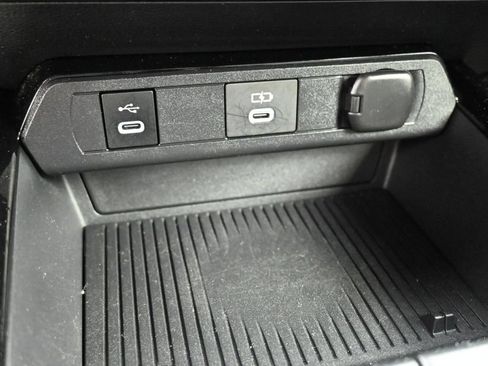 Used 2023 Toyota Prius LE FWD image 13